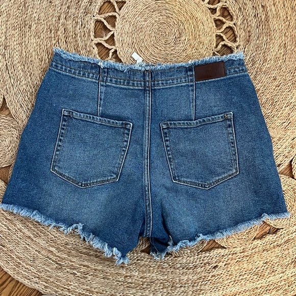 Ultra High Rise 4” Jean shorts - Picture 4 of 4